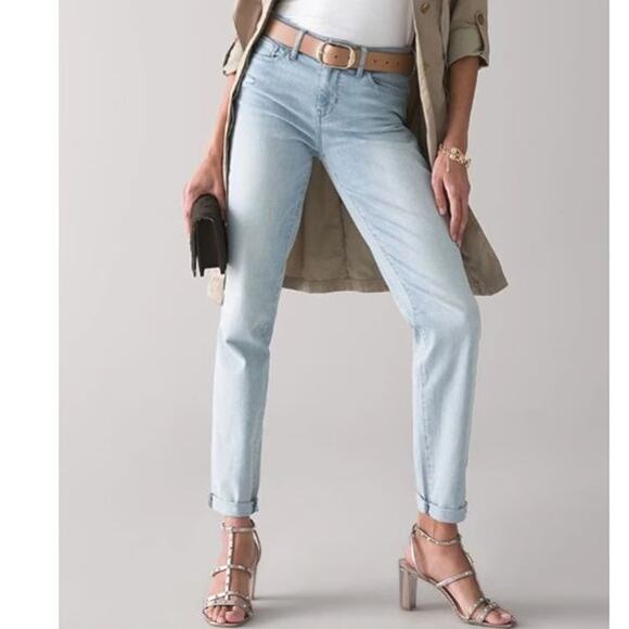 WHITE HOUSE BLACK MARKET Everyday Soft Girlfriend Jeans 8 Mid Rise Light Wash - Picture 1 of 11